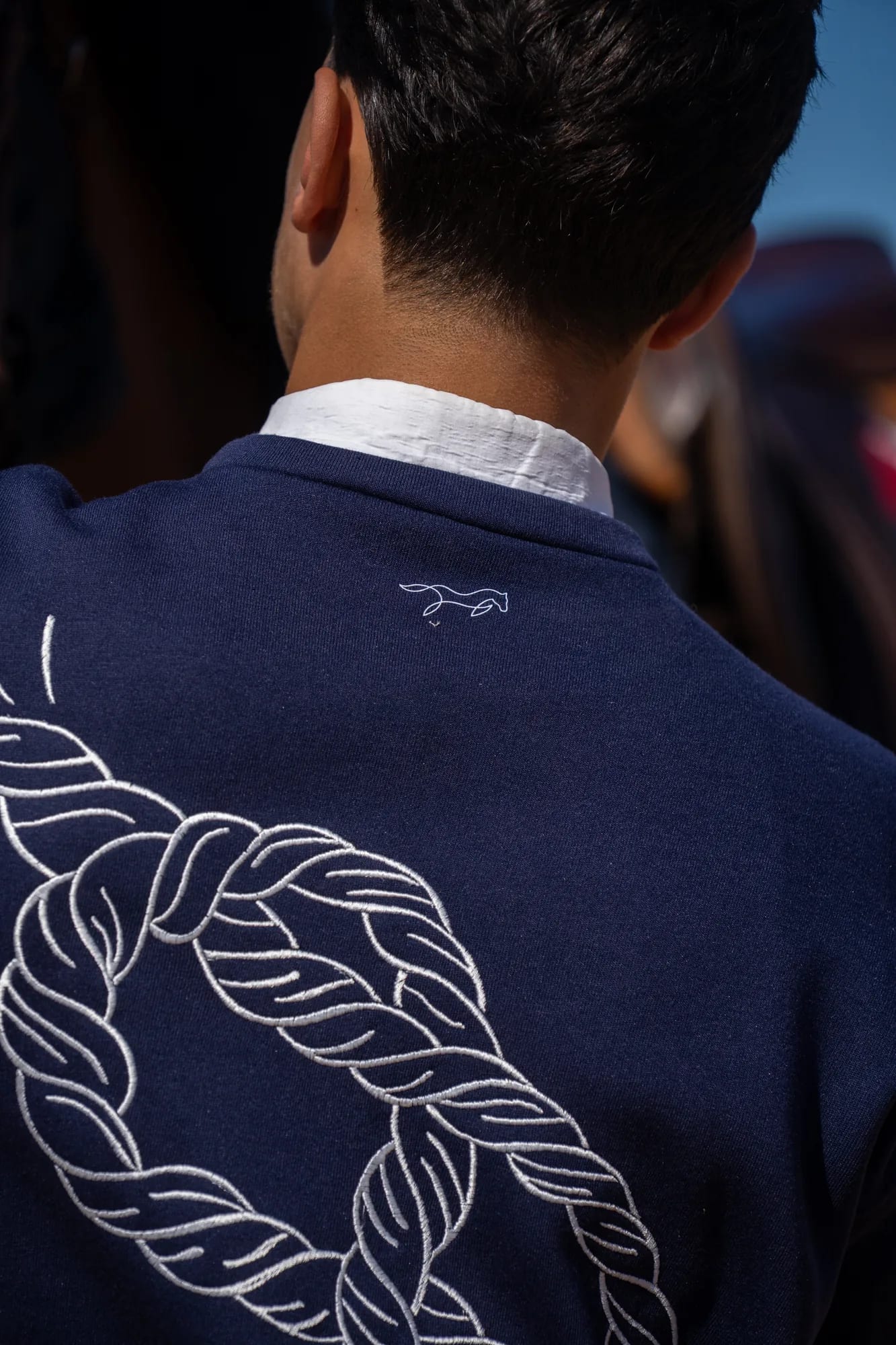 Broderie dorsale du sweat Nova Cavalia