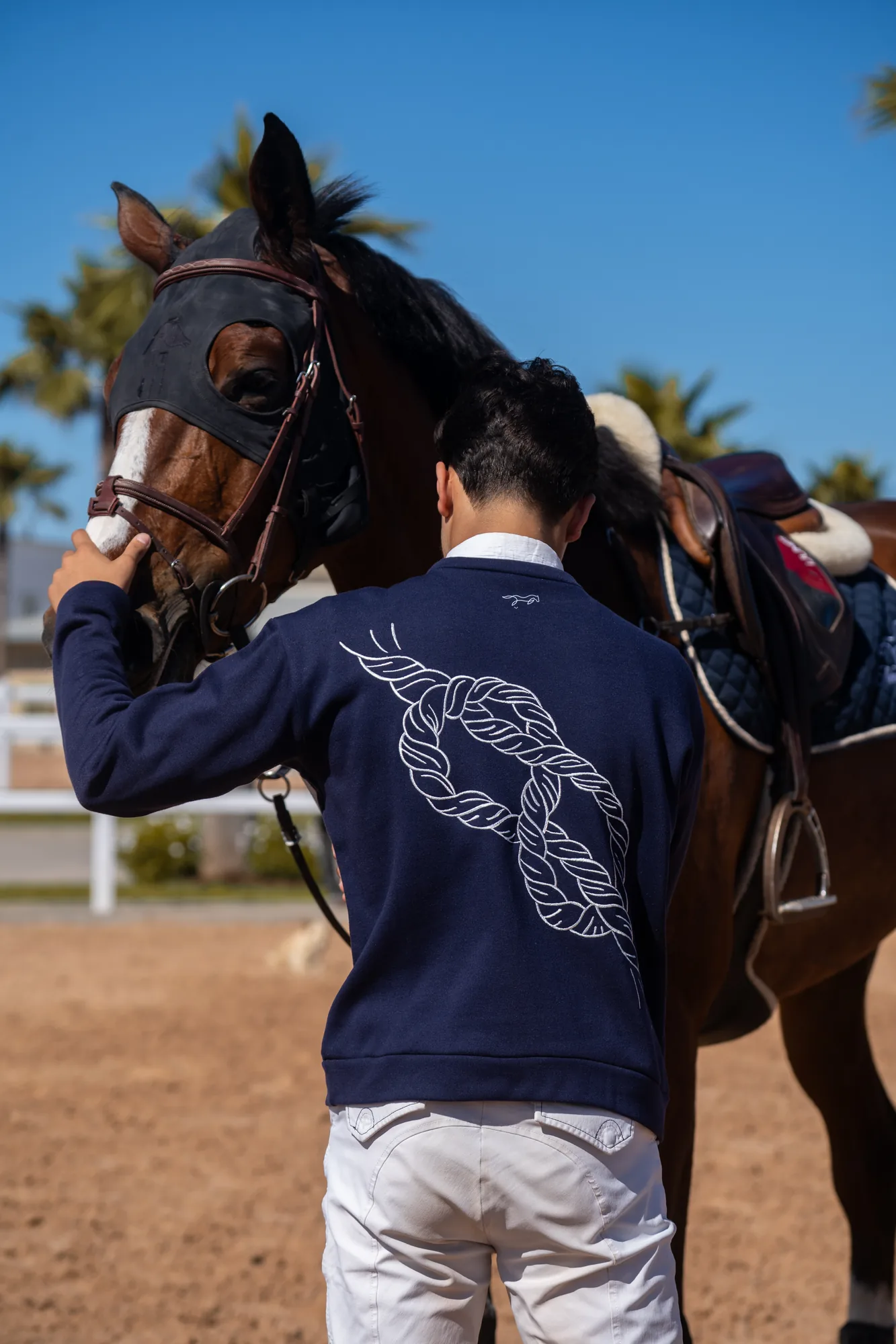 Sweat Nova Cavalia aux cotes du cheval